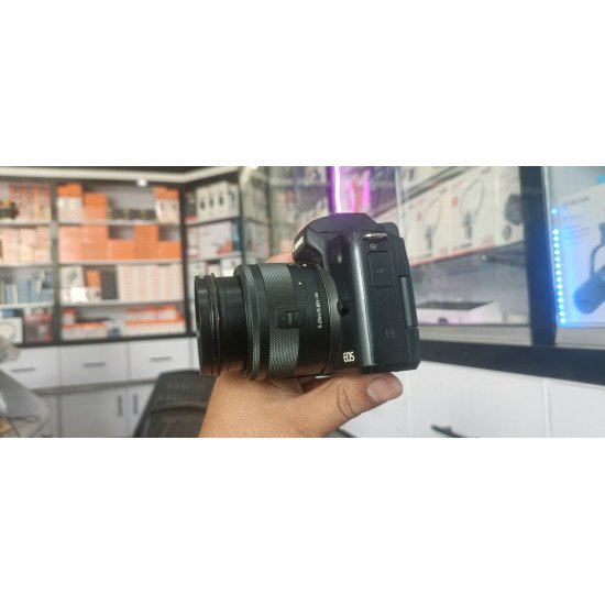 Canon EOS M50 Mirrorless Camera with 15-45mm Lens (USED)